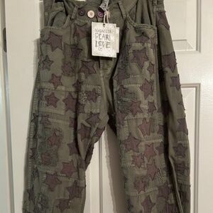 NWT- Magnolia Pearl Star Applique Miner Pants in Evangeline